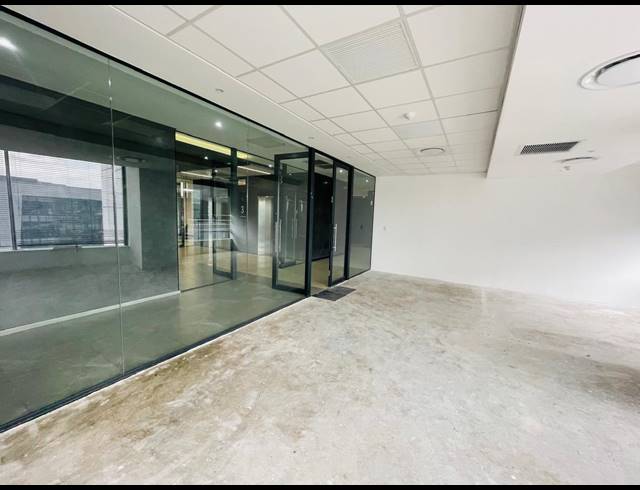 433M² OFFICE TO LET IN WATERFALL